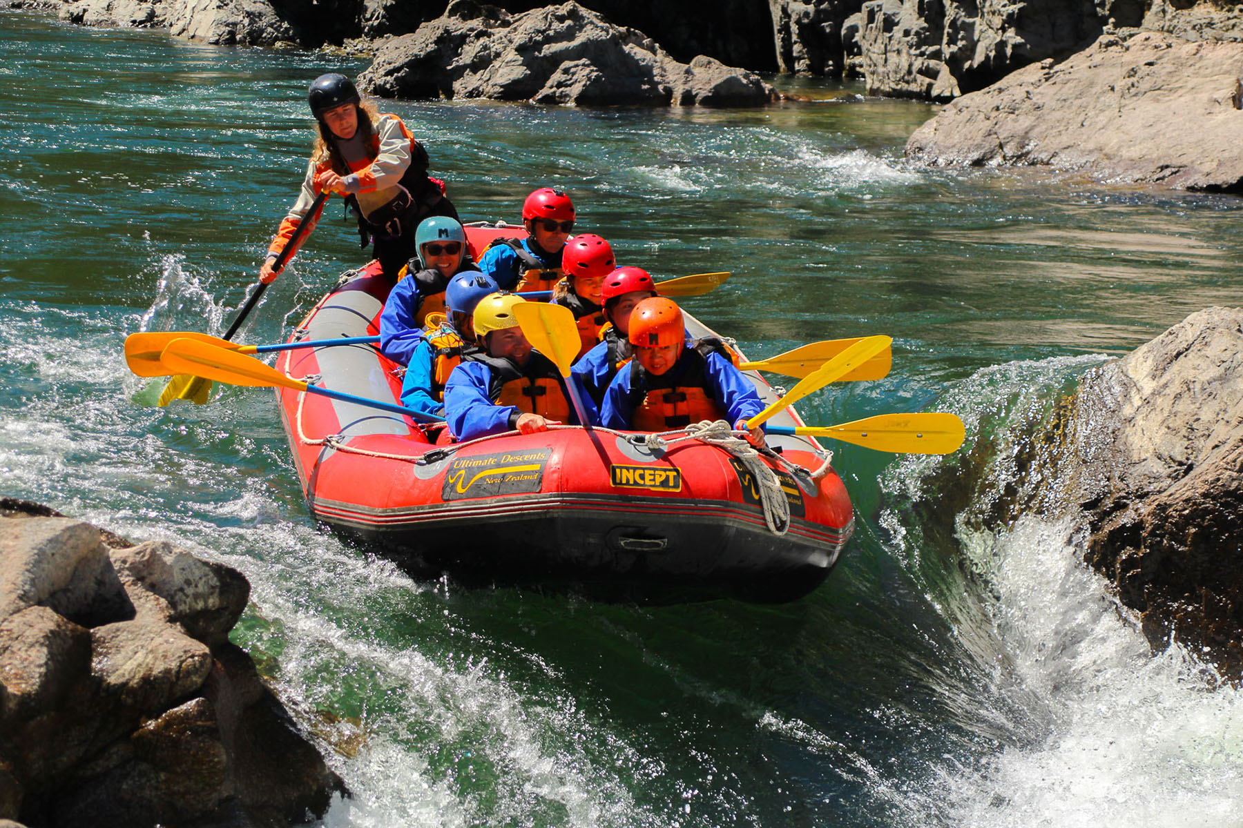 Team navigating Grade 3 rapids